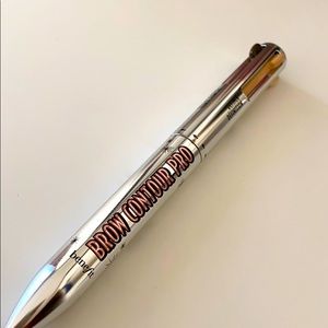 Brow contour pro pencil.